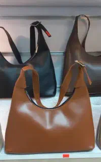 فروشنده فروشگاه پوشاک