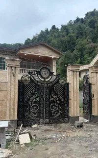 شاگرد ساده کاشی کاری
