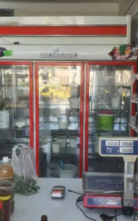یخچال سه درب تمیز یک طرف نما