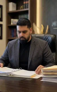وکیل استراتژیست برای پرونده‌های مالی و کیفری