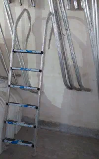 پله استخر نردبان استخری کف استیل و کفه پلاستیک