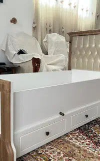 تخت نوجوان