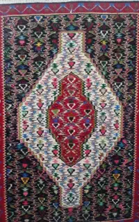 ۲ تا سجاده ی دست باف زیبا و خوش رنگ وطرح ***