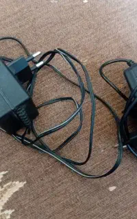 یک عدد شارجر ترازو و یک عدد آداپتور