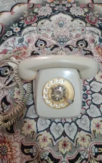 گوشی تلفن قدیمی و عطیقه.