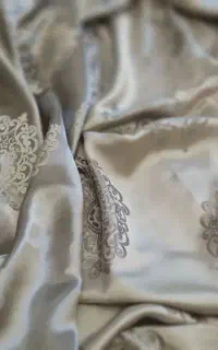 پارچه ساتن اعلا باگل هایی از ترکیب مخمل