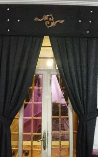 پرده کتیبه دار مشکی