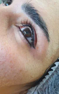 انجام خدمات میکاپ شینیون تاتو صورت اکستنشن مژه