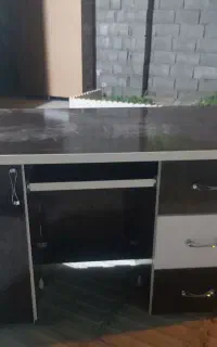 میز تحریر و کامپیوتر