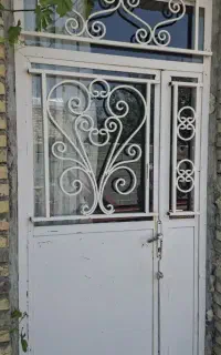 فروش درب ودو عدد پنجره آهنی