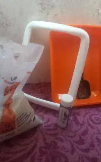 ظرف خاک گربه و بیلچه