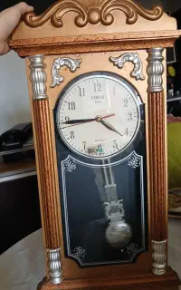 ساعت دیواری سلطنتی
