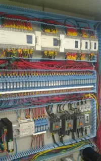 خدمات برقکارصنعتی نصب درایو،تابلو برق،PLCوعیب‌یابی