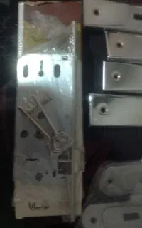 تعدادی قفل و دستگیره با ۲ سال گارانتی