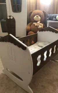 گهواره کنار تخت مادر