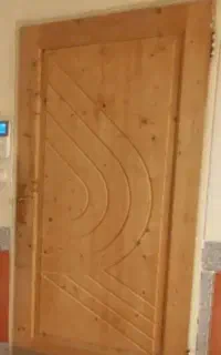 درب وچهار چوب آهنی به قفل
