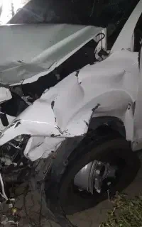 وانت آمیکو مدل 1401تصادف کرده از جلو سمت چپ