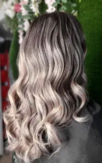 مدل برای رنگ مو
