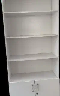 اینه و کمد و صندلی
