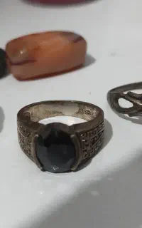 انگشتر نقره و چندتا سنگ