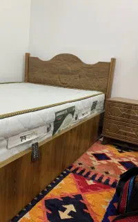 تخت خواب چوبی یکونیم نفره با تشک طبی فنری