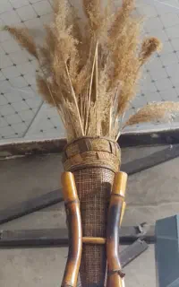 گلدان  همراه با گل