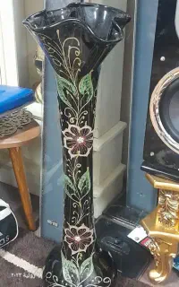 گلدان‌ شیشه‌ای‌ طراحی‌ شده