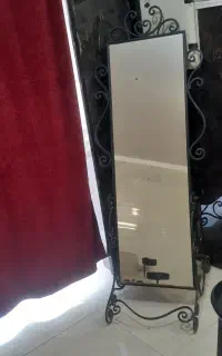 آیینه فرفوژه و میز ناخن سالم و چوب درجه یک