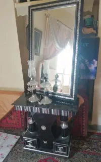 آیینه وشمعدان ومیز