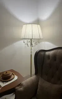 آباژور ایستاده