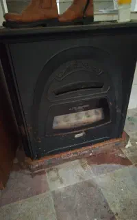 بخاری و کمد و میز آشپزخونه