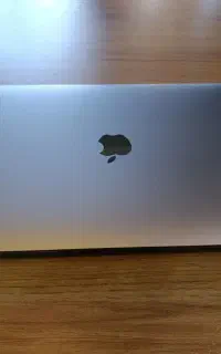 Mac book air  i8 256 2020