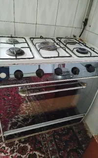 گاز پنج شعله طرح فر سالم و مرتب در حال کار