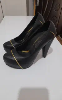 کفش در حد نو ۵۰۰تومان سایز۳۶