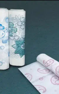 رول کردن طاقه سفره و نایلون زباله