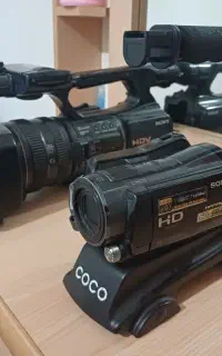دوعدد دوربین یکی رم خور یکی نوار خور