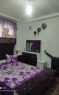 سرویس تخت خواب کامل  با پاتختی  آینه قدنما ودراور