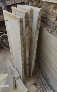 سنگ پله و در و پنجره ورودی