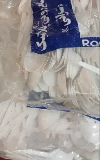 تعدادی ظروف یک بارمصرف