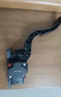 پدال گاز برقی