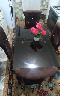 میز ناهار خوری و تخت خواب