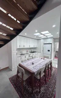اجرای کابینت کمددیواری پله نرده پارکت لمبه