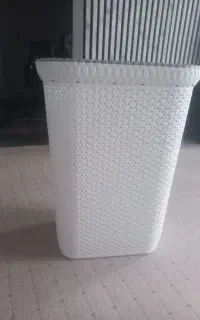 سبد لباسی همراه با درب
