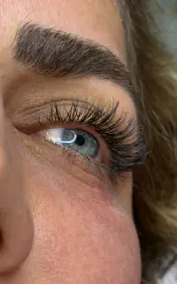 آموزش و خدمات اکستنشن مژه