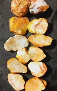 تعدادی سنگ