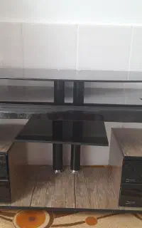 میز تلویزیون شیشه ای
