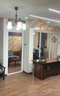 منشی خانم در هلدینگ مهاجرتی