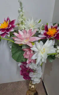 گل و گلدان