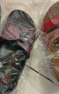 فروش یکجا انواع دمپایی ( هر عدد ۱۲۵ هزار )