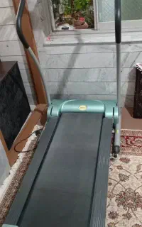 یک دستگاه تردمیل خانگی